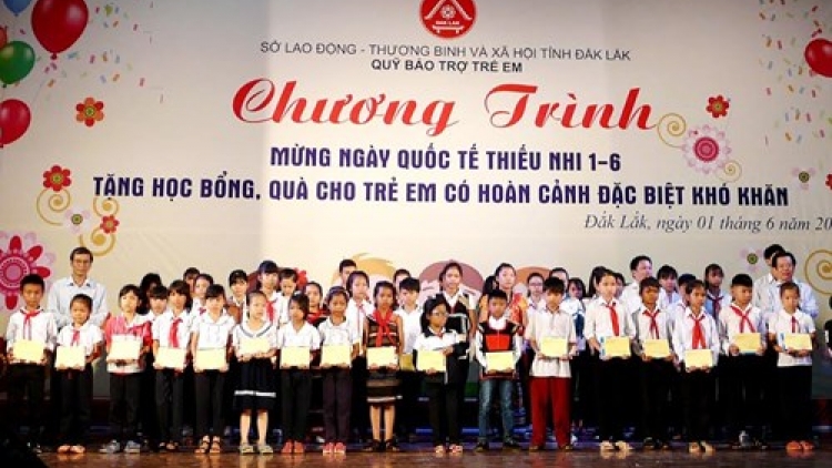 T’ngay bhiệc bhan p’niên Đắc Lắc: Pazao đoọng học bổng lâng cher đoọng hun pr’hêl ha pêê ađhi lưm tr’mung zr’nắh k’đhạp