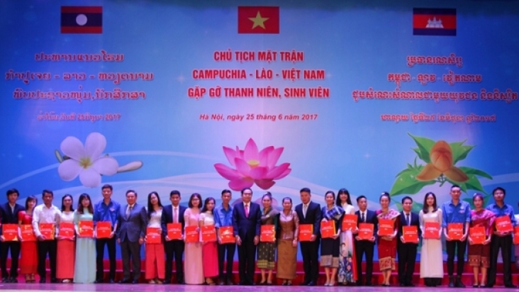 Chủ tịch Mặt trận 3 k’tiếc k’ruung Campuchia-Lào-Việt Nam lưm đha đhâm c’mor, sinh viên