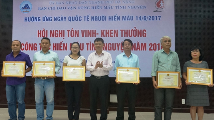 Đà Nẵng hơnh déh, cher đoọng ch’ner bh’rợ đoọng a’ham tình nguyện