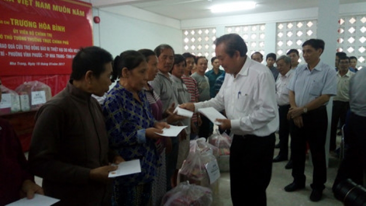 Phó Thủ tướng Trương Hòa Bình lum lâng bhrợ bhiệc đhị Bình Định