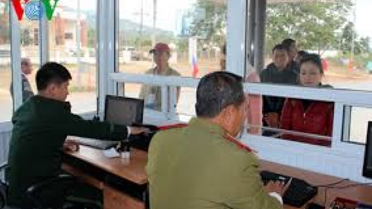 Quảng Trị: bhrợ t’váih pr’đơợ liêm crêê đoọng bhrợ têng bh’rợ xuất nhập cảnh đơớh ha đhanuôr bơr n’đắh k’noong k’tiếc Việt – Lào