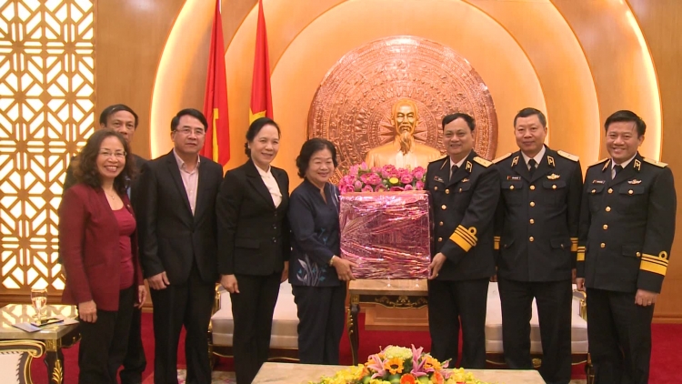 Phó Chủ tịch k’tiếc k’ruung l’lăm ahay lum lâng bhrợ bhiệc lâng Bộ Tư lệnh Hải Quân