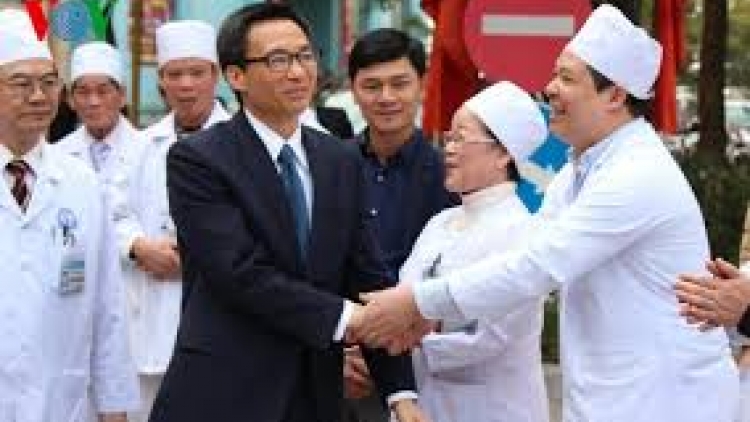 Phó Thủ tướng Vũ Đức Đam tr’lưm lâng zâp apêê manứih zư padứah cr’ay ta’lưm t’ngay manứih zư padứah cr’ay Việt Nam