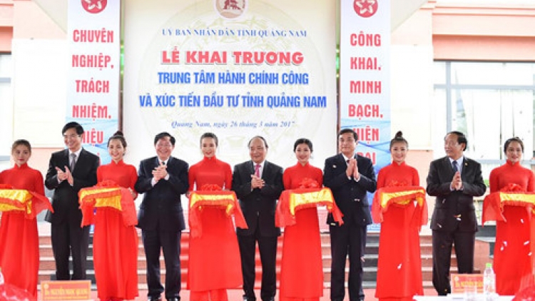 Thủ tướng Nguyễn Xuân Phúc tước pấh bhiệc bhan bhrợ têng Trung tâm Hành chính công lâng padưr pa’xớc k’rong bhrợ tỉnh Quảng Nam