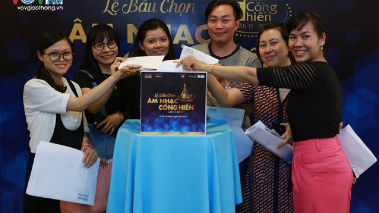 K’nặ 100 phóng viên lêy pay cher đoọng ch’ner pr’hát xa nul Cống hiến