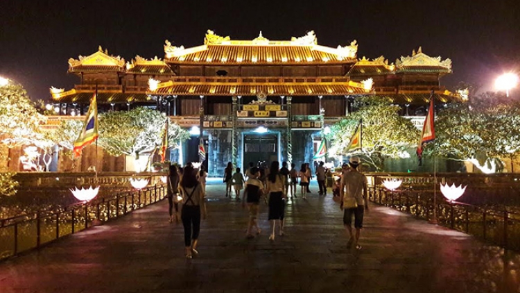 Thừa Thiên Huế: Loọng p’loọng đương hơnh t’mooi moọt la lêy ooy Đại nội Huế moọt ha dum