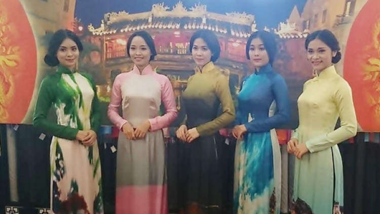 Festival Tơ lụa- bh’nơơn tr’naanh Việt Nam lâng bha lang k’tiếc c’moo 2017 ta bhrợ đhị phố ty Hội An