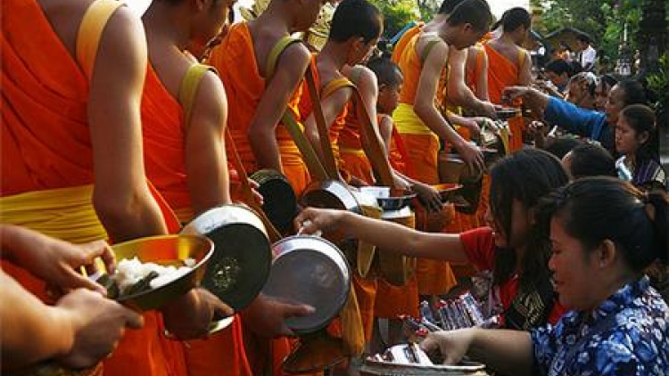 Đại sứ quán Lào cha Tết ty đanh Bun Pi May đhị Hà Nội