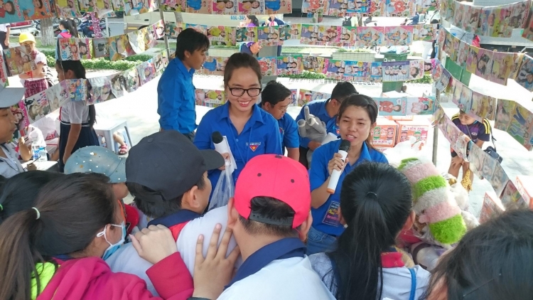 Thành phố Hồ Chí Minh: G’lúh phát hành sách p’niên k’tứi cóh toor thành phố đhalum bêl t’ngay 1/6 lâng pazêng bh’rợ xay bhrợ đoọng ha hân noo ch’noong 2017