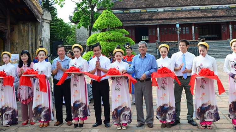 Triển lãm ảnh: C’cir Huế đhị pr’lêy âng apêê nghệ sĩ p’niên