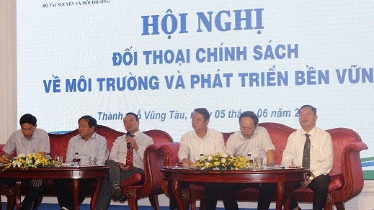 Prá xay đắh chính sách đắh môi trường lâng ha dưr đanh mâng
