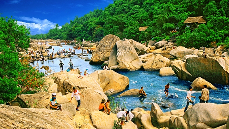 Bấc bh’rợ pr’hay t’pấh cóh bhiệc bhan du lịch cha noọng tỉnh Bình Định c’moo 2017