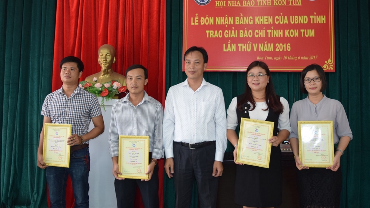 Kon Tum: Cher cha ner báo chí g’lúh 5
