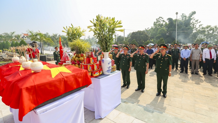 Điện Biên: Đớp pay, tập đớc 30 n’hang liệt sỹ quân tình nguyện Việt Nam lấh chệêt bil đhị Lào
