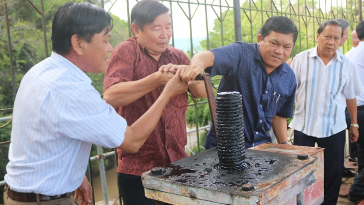 Phú Yên lọong đác đoọng bhrợ têng hân noo cha noọng c’lọt