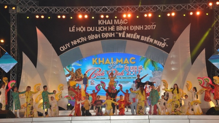 Tợơp bhrợ têng bhiệc bhan Du lịch cha nọong Quy Nhơn-Bình Định c’moo 2017 “Về miền biển nhớ”