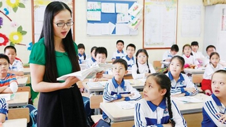 Cắh vêy c’lâng xa nay lơi biên chế giáo viên