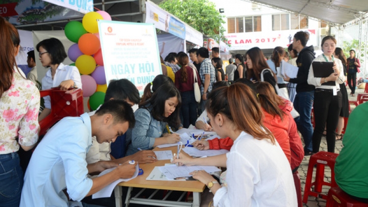 Lấh 3 r’bhâu bh’rợ đớc đoọng ha sinh viên miền Trung