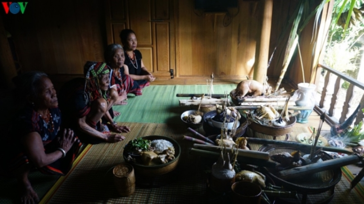 Bhiệc bhan Cha ha roo t'mêê âng đha nuôr zr'lụ da ding ca coong A Lưới