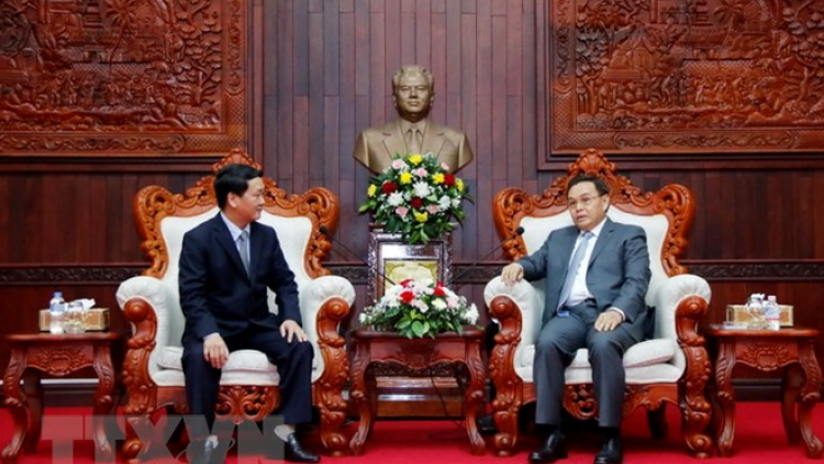 C’bhúh đại biểu UBTƯ MTTQVN lưm lâng bhrợ bhiệc đhị Lào