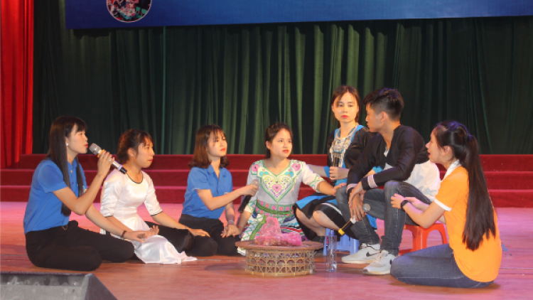 Sơn La: Lấh 200 apêê ting pấh thi bh’rợ tr’thi: Manuýh bha lâng nắc sinh viên g’lúh I
