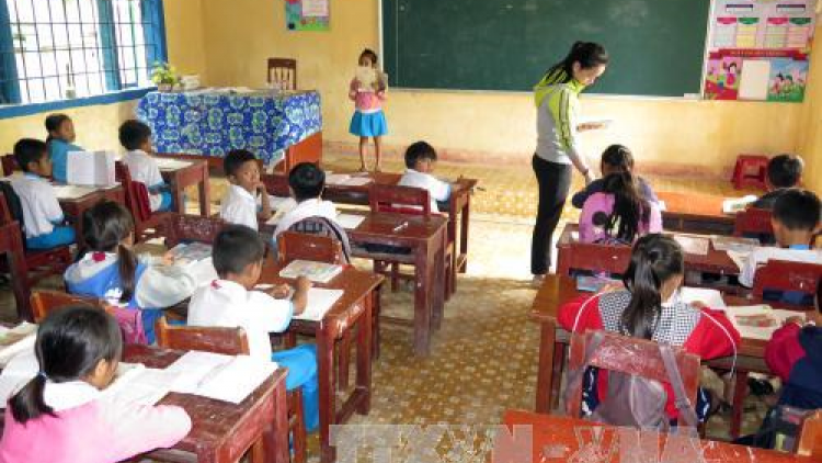 Lào Cai: Bhrợ têng xang 100% đong ặt bán trú ha học sinh lâng giáo viên