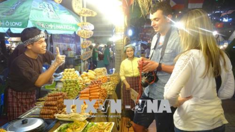 Xa’nay bh’rợ giao lưu Văn hoá-Thương Mại zâp k’tiếc k’ruung ASEAN 2018