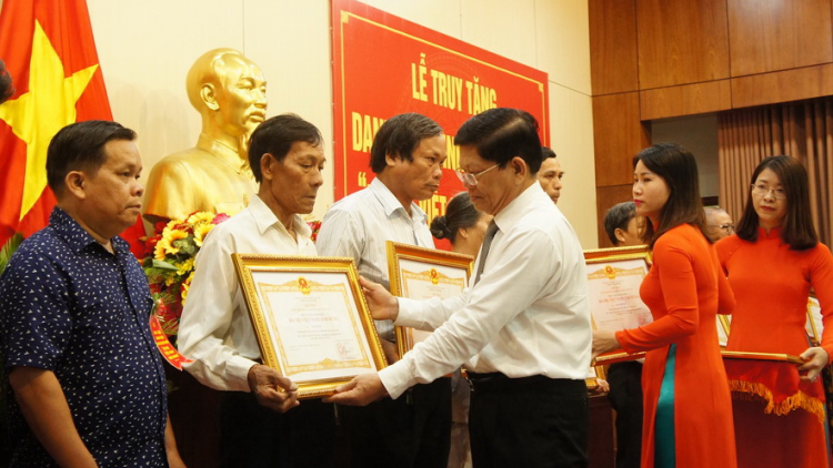 Đà Nẵng: Chêếc cher đoọng ha 25 apêê A mế Việt Nam anh hùng ch’ner tr’haanh Nhà nước