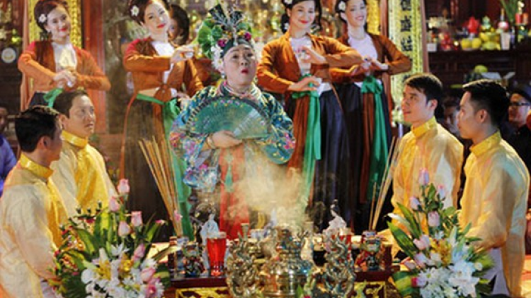 Bhiệc bhan hát Văn, hát Chầu văn prang k’tiếc k’ruung đhị Festival Huế