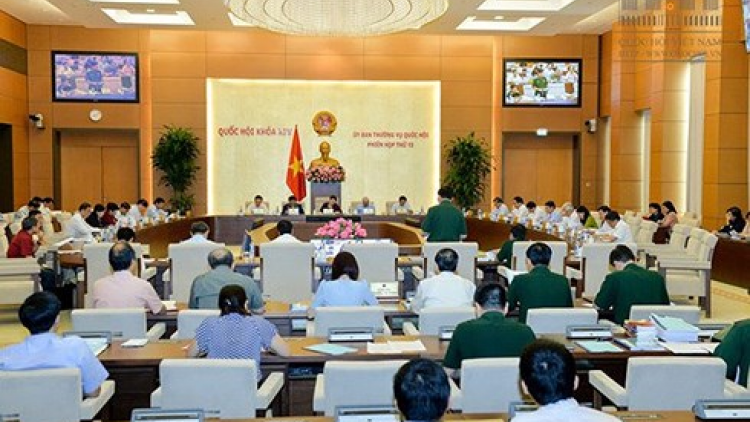 Ủy ban Thường vụ Quốc hội tơợp bhrợ pr’họp g’lúh 24