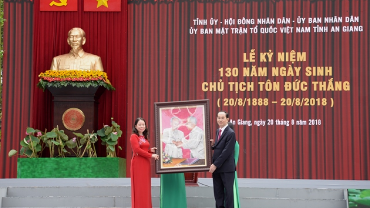 Chủ tịch k’tiếc k’ruung Trần Đại Quang tước pấh bh’rợ haanh déh 130 c’moo t’ngay n’niên âng Chủ tịch k’tiếc k’ruung Tôn Đức Thắng