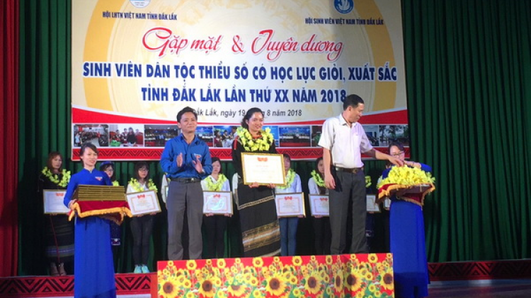 Đắk Lắk: Lưm lâng déh hơnh sinh viên acoon cóh vêy bh’nơơn học bhriêl choom  bhlầng