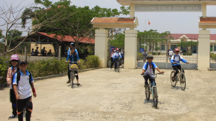 Gia Lai: Pazưm k’zệt trường học, tr’xăl k’ha riêng apêê giáo viên pa bhrợ đhị lơơng ooy c’moo học t’mêê