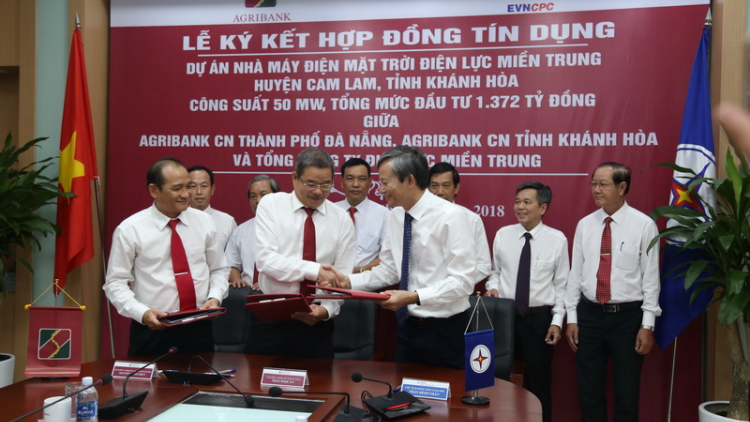 Tổng Công ty Điện lực miền Trung ký kết hợp đồng đoọng vặ zên bhrợ têng Dự án đong máy điện đươi ooy mặt t’ngay Điện lực miền Trung
