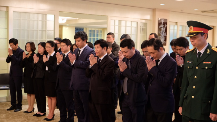 Bh’rợ tước bắt hương t’coóh Đỗ Mười-Tổng Bí thư bêl a hay đhị Nhật Bản