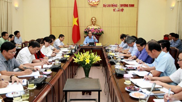 6 r’bhâu bha ar pa tơ manứih vêy c’rơ g’lêếh lâng cách mạng ơy bơơn ta bhrợ đoọng