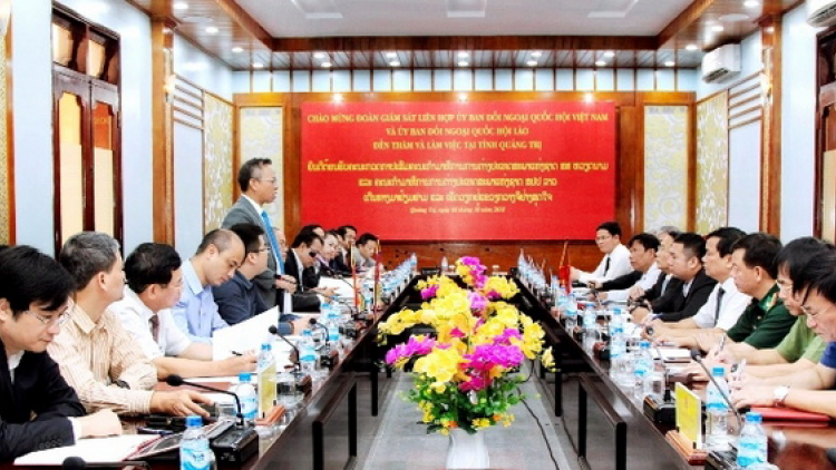 Pazưm trứah bhlếh râu zr’nắh k’đhạp ooy đắh bhrợ têng râu bhiệc âng apêê chấc ma tơơi ặt đhơ đhị vêy lâng tr’bơơn tr’pay cắh liêm crêê cóh zr’lụ k’noong k’tiếc Việt-Lào