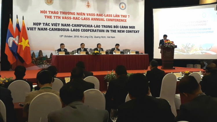 Tơợp bhrợ hội thảo quốc tế (Bhrợ têng đh’rứah bhlưa Việt Nam – Campuchia – Lào đhị đhr’năng t’mêê”