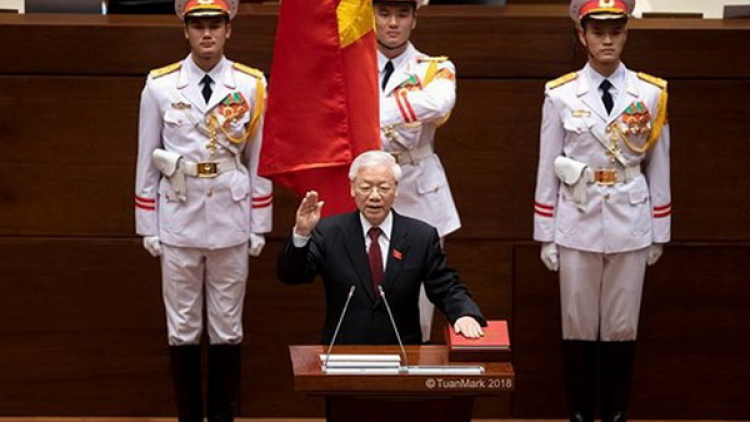 Tổng Bí thư Nguyễn Phú Trọng đớp k’đhơợng bhrợ Chủ tịch k’tiếc k’ruung