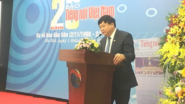Tổng Gíam đốc Nguyễn Thế Kỷ tước pấh hơnh déh 20 c’moo báo p’rá Việt Nam