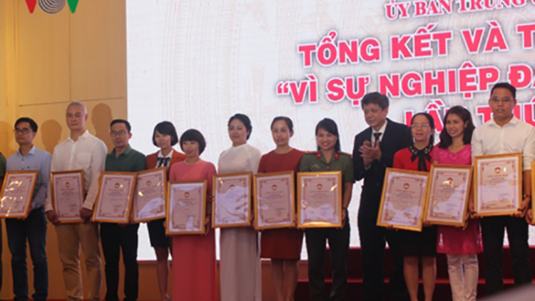 Cher đoọng ch’ner báo chí: Tu xa nay bh’rợ đại đoàn kết pazêng acoon manuýh g’lúh 13, c’moo 2017-2018