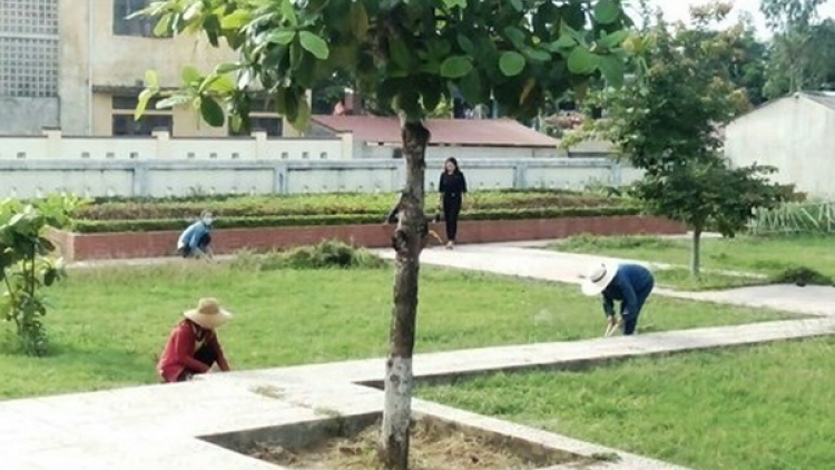 Quảng Bình: Kỷ luật giáo viên moót ooy trường vay k’điêl lâng apêê pa bhrợ cóh đêếc