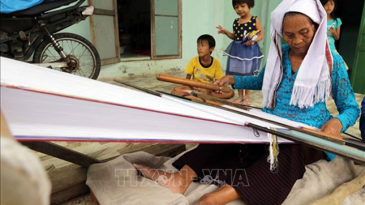 Bình Thuận cơnh lâng chính sách k’rong bhrợ zước pay l’lăm “ bhrợ bhr’lậ k’đháp” ha zr’lụ da ding ca coong