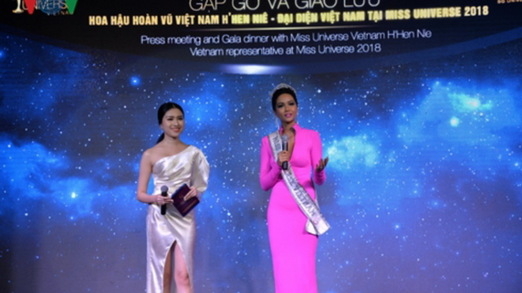 Hoa hậu H’hen Niê ơy ra văng dưr lướt pấh tr’thi Hoa hậu Hoàn vũ thế giới 2018