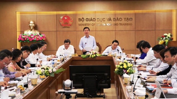 T’coóh Võ Văn Thưởng lêy cha mêết bh’rợ zêl cha’groong t’tông k’roóch đhị Bộ Gíao dục lâng đào tạo