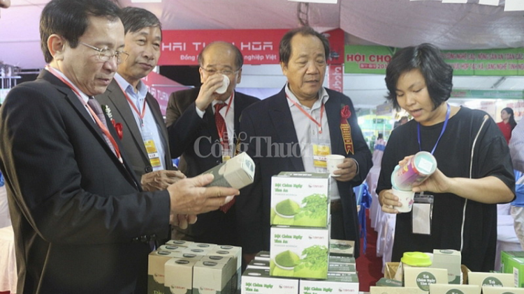 Hội chợ bh’nơơn ha rêê đhuốch yêm têêm apêê tỉnh miền Trung đhị Nghệ An