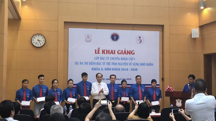 Âi vêy 14 bác sĩ dzợ đha đhâm c’mâr chô 12 chr’hoong đha rựt pa bhrợ