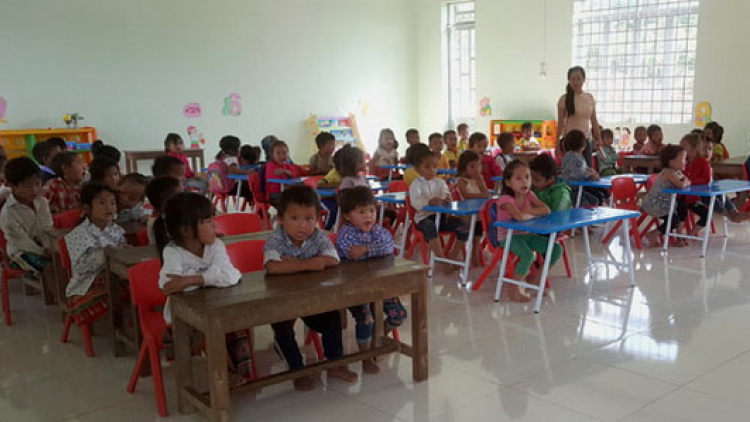 Chr’hoong Krông Bông: K’rơ bhâu p’niên  ặt đhị rúh mẫu giáo cắh âi bơơn tước lớp tu cắh zấp giáo viên