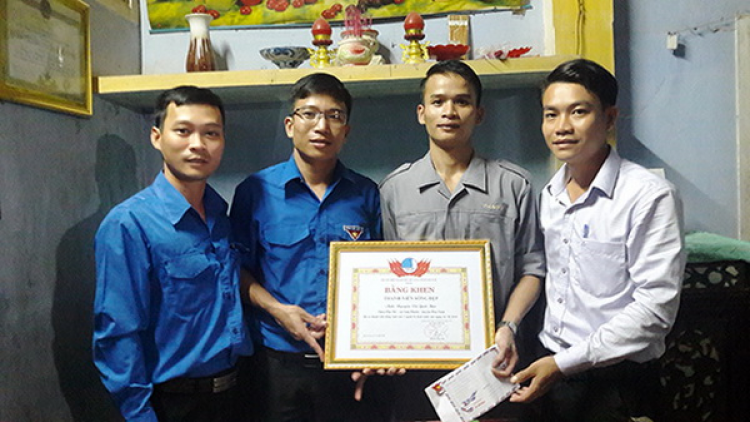 Quảng Nam: Cher đoọng Bằng khen ha đha đhâm c’mâr grơơ nhool trông dấc hr’lêêng đác