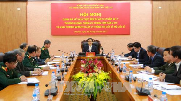 Phó Thủ tướng Vũ Đức Đam pấh Hội nghị trực tuyến sơ kết xơợng bhrợ Đề án chơớc lêy k’rong tập n’hang liệt sĩ